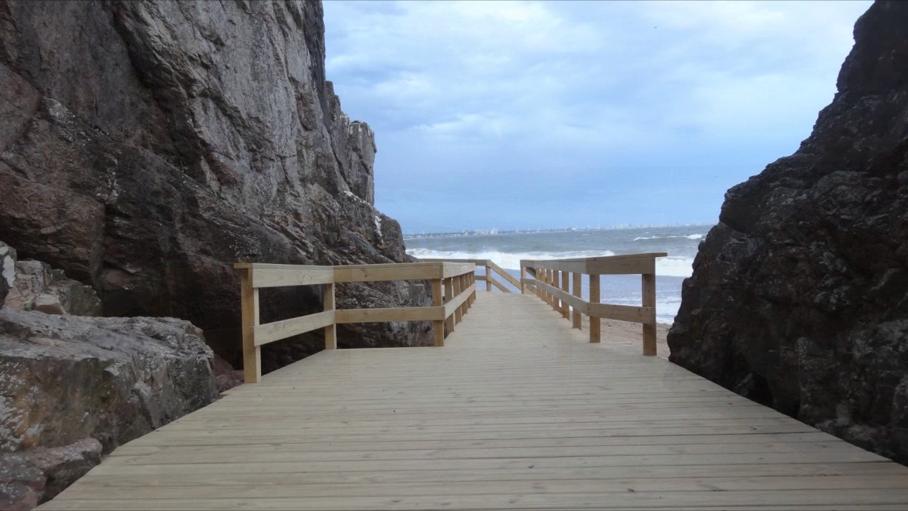 Las Grutas de la Ballena